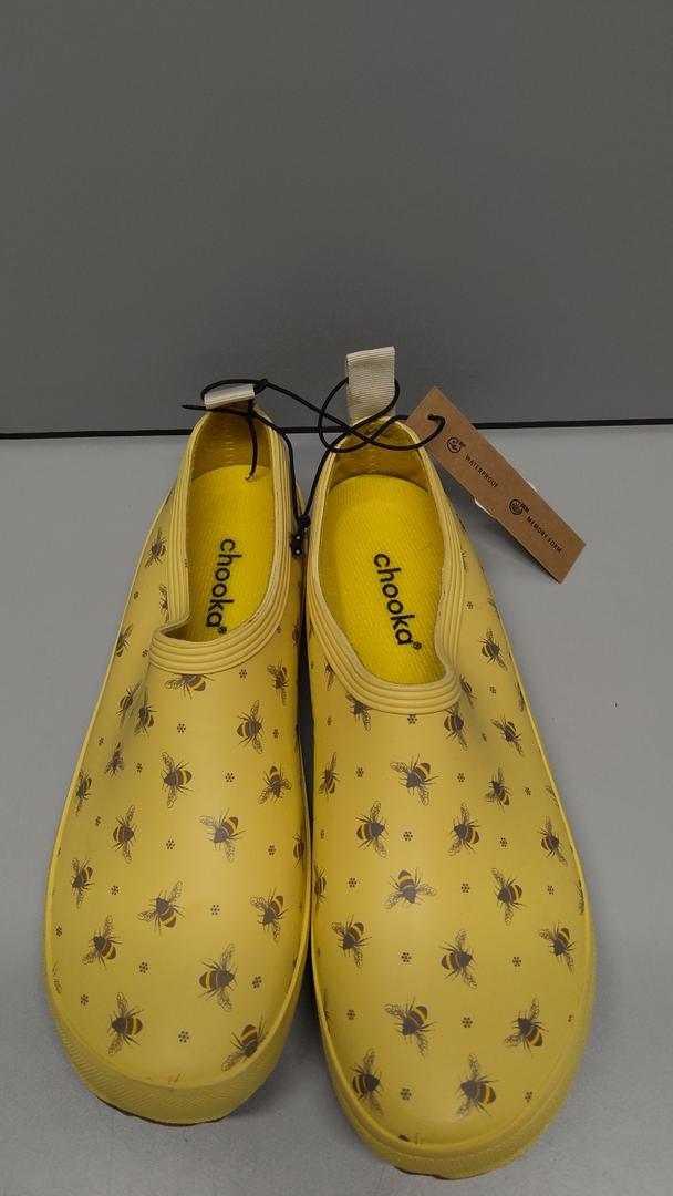 Chooka Buzzing Market Clog 8
