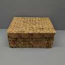 StorageWorks Scalloped Wicker Basket with Lid, Large Water Hyacinth Basket, 16½" L x 13" W x 7½" H