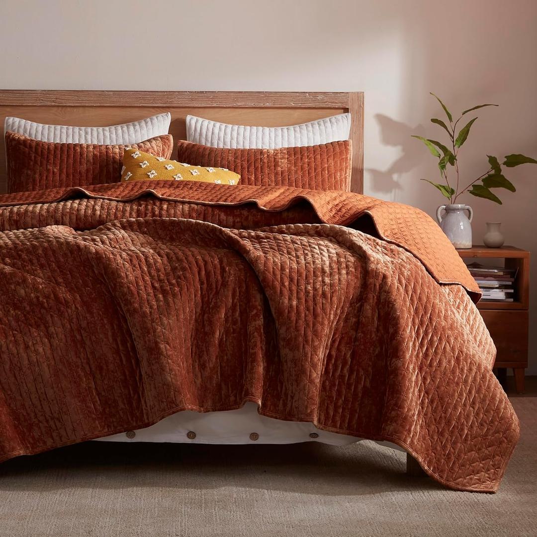 LEAONME Velvet Quilt California King Size 118''x106'', Lightweight Burnt Orange Velvet Comforter Set with 2 Matching Shams, Soft Cross Stitch Bedspread, Oversized King Quilt Set for All Season