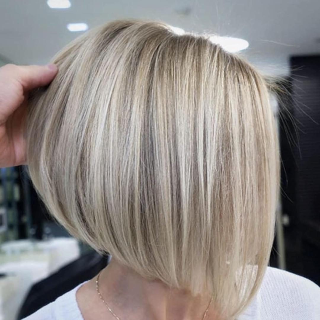 TISHINING Ombre Ash Blonde Short Bob Wigs for White Women 10 Inch Side Part Chin Length Layered Bob Straight Hair Wig with Dark Roots Heat Resistant Synthetic Natural Looking Wigs for Daily Party Use