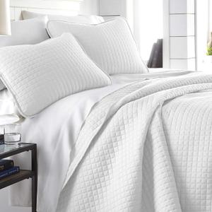 Southshore Fine Living, Inc. White King Quilt Set with 2 Pillow Shams, Lightweight Coverlet, King Size Quilt, Stain & Pet Hair Resistant Bedding Set, Standard/California Size, Bright White