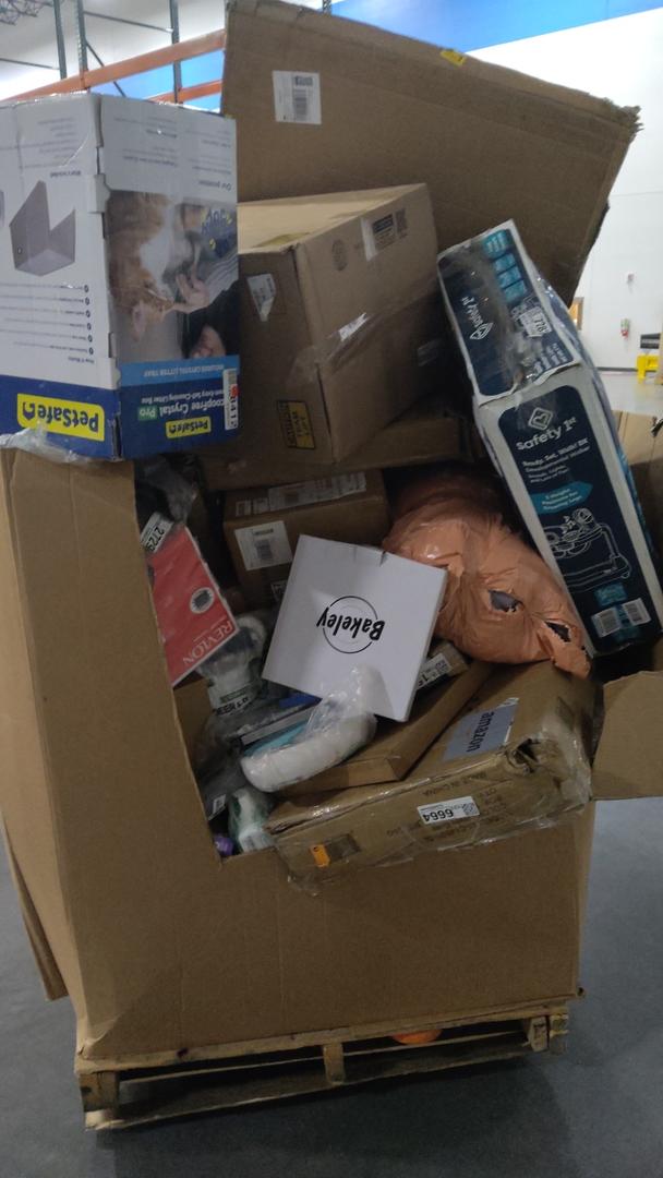Pallet of salvage items