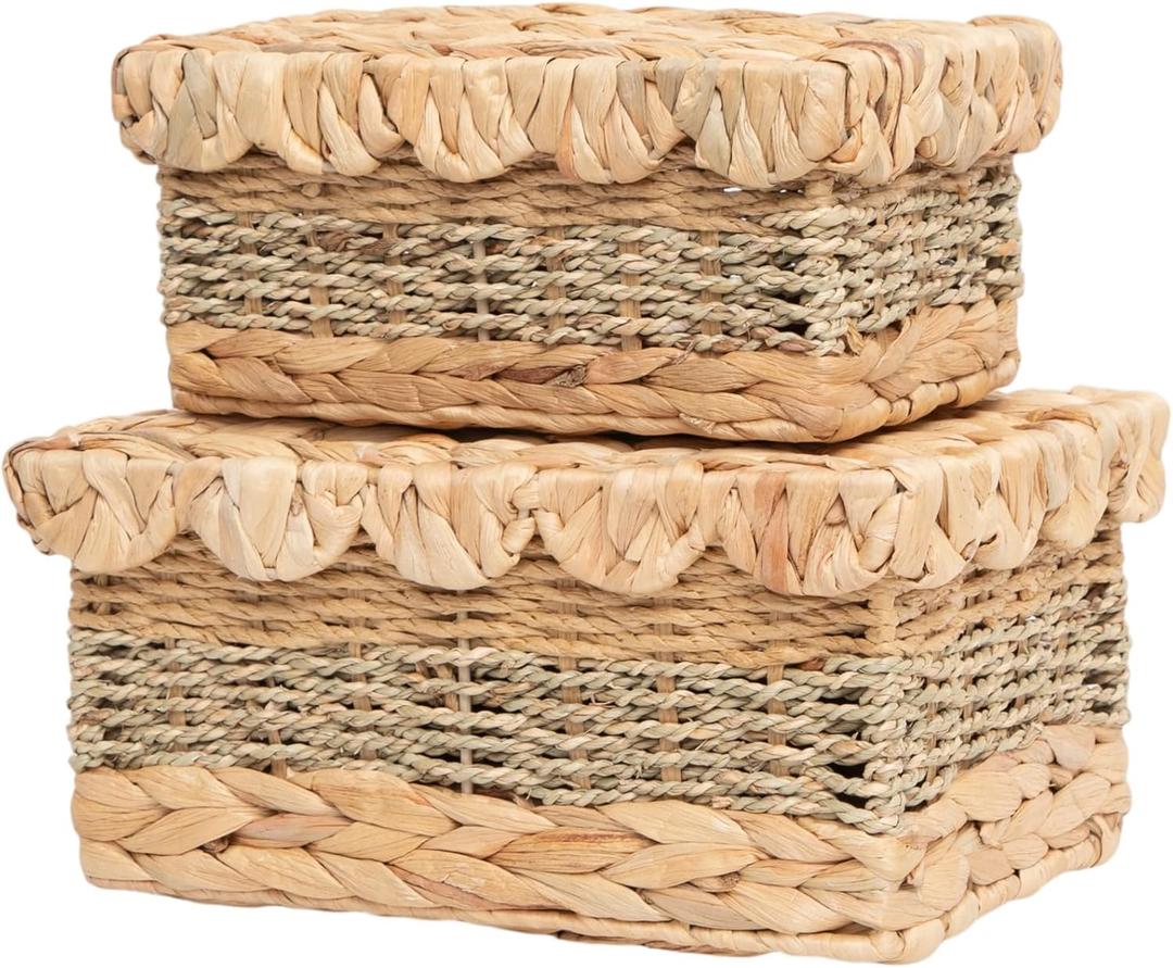 2PCS Wicker Storage Baskets with Lids Natural Handmade Scalloped Rattan Box Decorative Boho Removable Tray Lid Handles Water Hyacinth Seagrass Paper Rope Woven Bins (1 Medium 1 Small)