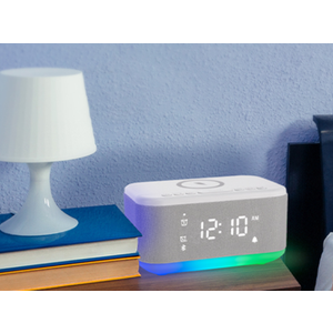 Bluetooth Alarm Clock Radio FM Charge Snooze Dim 12/24H,hui