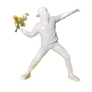 Banksy Street Graffiti Art Statue,Throwing Flower Boy Figurine,Resin Statue Ornaments,Living Room Dining Desk Decorations,Bookshelf Decorative Objects,Modern Home Decor(8.6"/White)