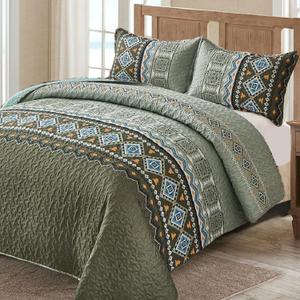 WONGS BEDDING Boho Quilt Set California King, 3 Piece Olive Green Oversize Fall Bedspread Coverlet Set with Geometry Printed for All Season, Lightweight Oversized Bohemian Bedding Set 106"×96"