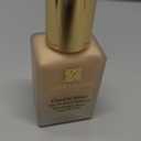 Este Lauder Double Wear Stay-in-Place 24-Hour Long-Wear Matte Foundation Makeup, 1 Fl Oz (1N1 Ivory Nude - Neutral Peach Undertones)