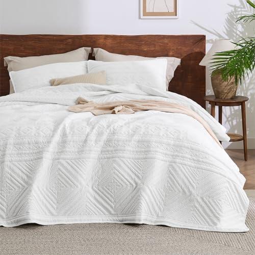 Bedsure Boho Quilt Queen Size - Lightweight Bedspread Queen Size with Geometric Stitched Pattern, White Farmhouse Soft Bedding Set Coverlet with 2 Pillow Shams for All Seasons, 90x96 inches