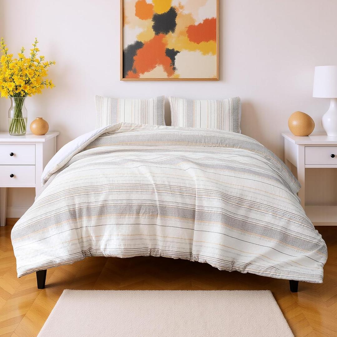 Amazon Basics Comforter Set, 3-Piece Jacquard Microfiber Comforter and 2 Pillow Shams, All-Season Bedding, Queen, Beige Striped