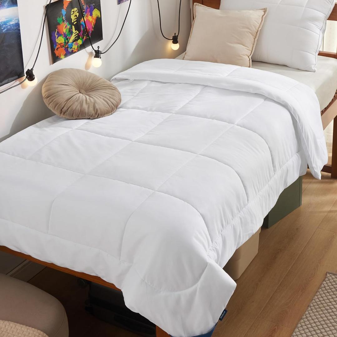 Bedsure Twin Comforter Duvet Insert, All Season Bed Comforter, Quilted Down Alternative Duvet, Box Stitched Comforters with Corner Tabs, Machine Washable, 68 x 88 Inches (White)