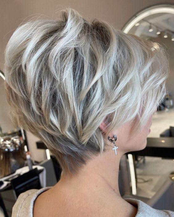 Aisaide Short Platinum Grey Pixie Cut with Curtain Bang Bob Wig for Women - Synthetic Side Part Shaggy Wig with Ombre Platinum Gray Hair (1B/60)