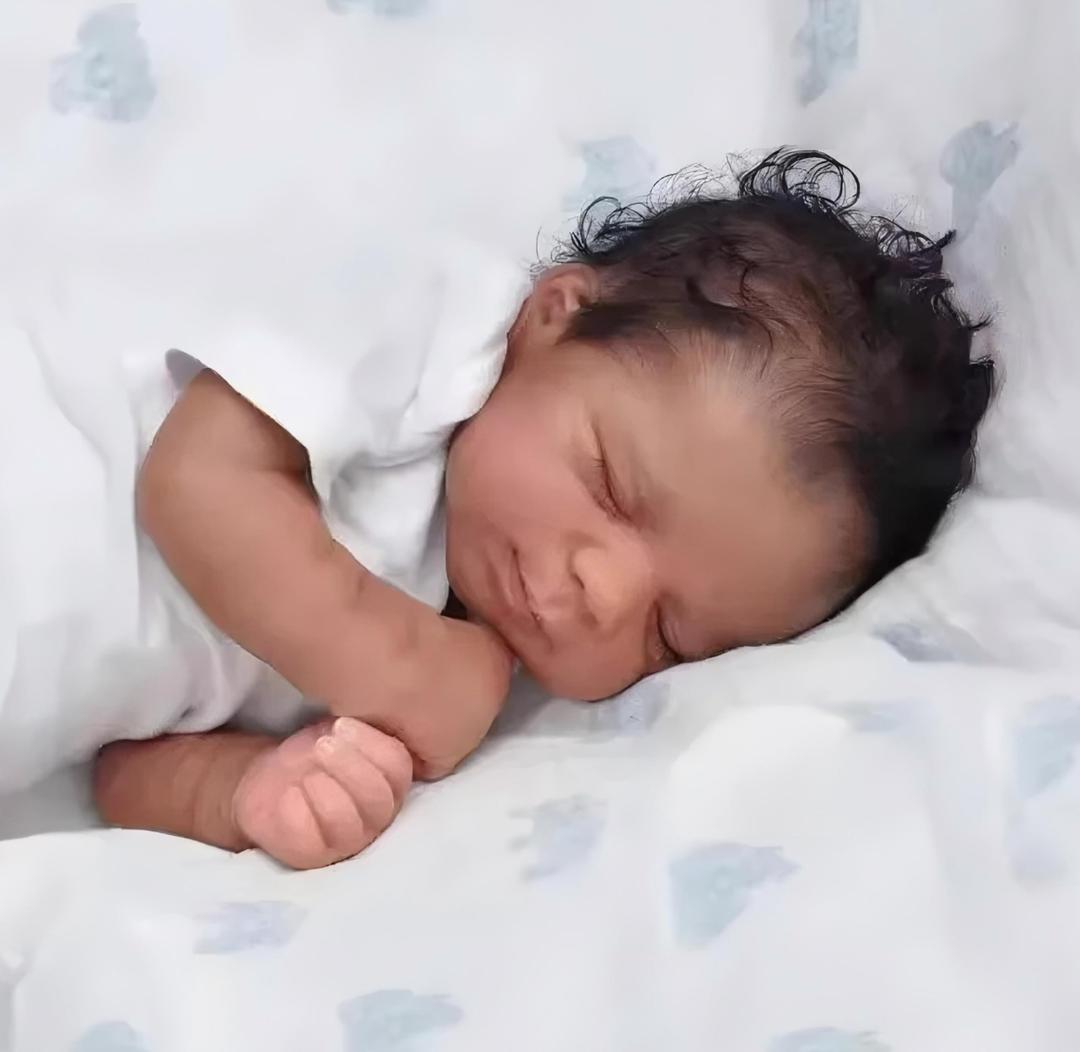 16 Inch Realistic Reborn Black Girl Doll Lifelike African American Newborn Sleeping Baby Doll Soft Weighted Body Mixed Baby with Brown Skin Cute Real Life Biracial Bebe Toys