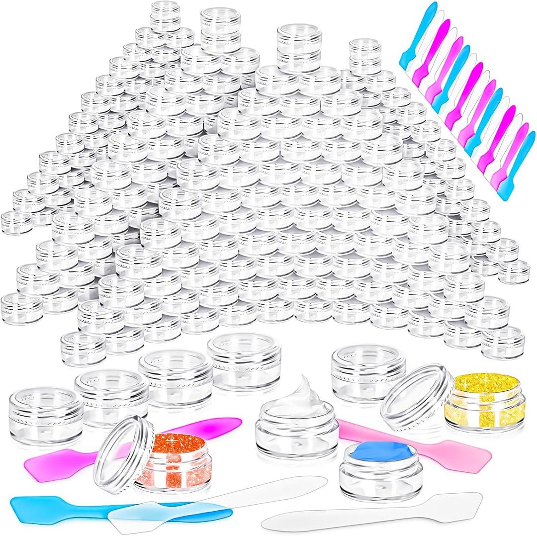 MotBach 100 Pcs 5g Empty Plastic Containers with Clear Lids,Mini Makeup Sample Containers, Small Sample Pot Jars Round Cosmetic Jars with Mini Spatulas for Liquid Sample Powder Creams Lotions