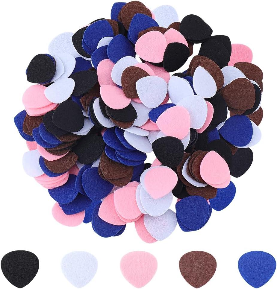 FINGERINSPIRE 720Pcs Doll Craft Felt Nose 0.94x0.94inch Triangle Felt Noses for Dolls 5 Colors Bulk Supply Nose for DIY Crafts Soft Material for Puppet Crochet Plush Animal DIY Making Accessories