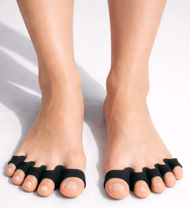 4 Pcs Silicone Toe Spacers  Toe Support toe separators for Women & Men | Yoga Toe Separators for Toe Straightening & Relaxation | Correct Overlapping Toes, Bunions, Hammer Toe (Black, 3.98)