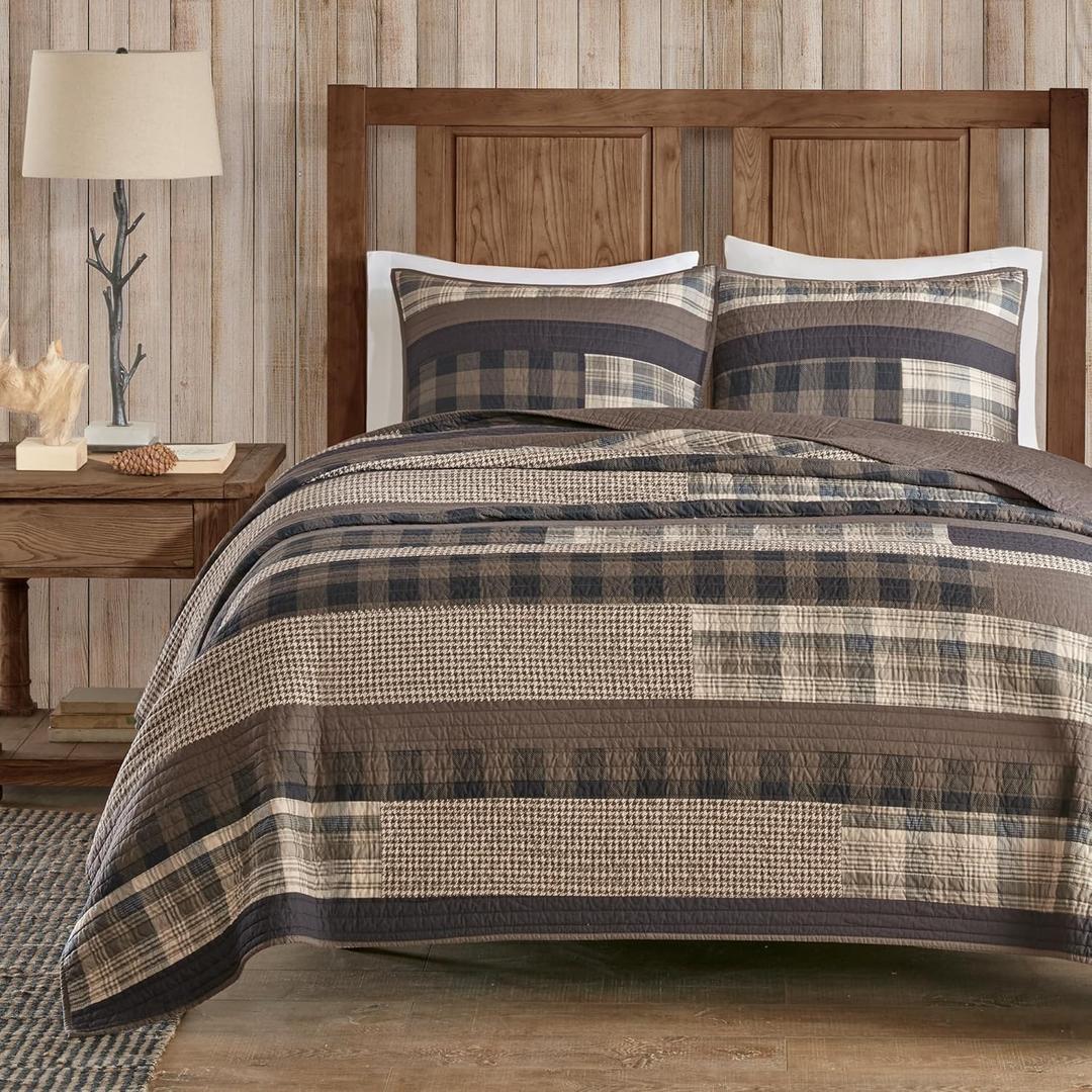 Woolrich Reversible Quilt Set - Cottage Styling Reversed to Solid Color, All Season Lightweight Coverlet, Cozy Bedding Layer, Matching Shams, Oversized King/Cal King, Winter Plains Stripes Taupe