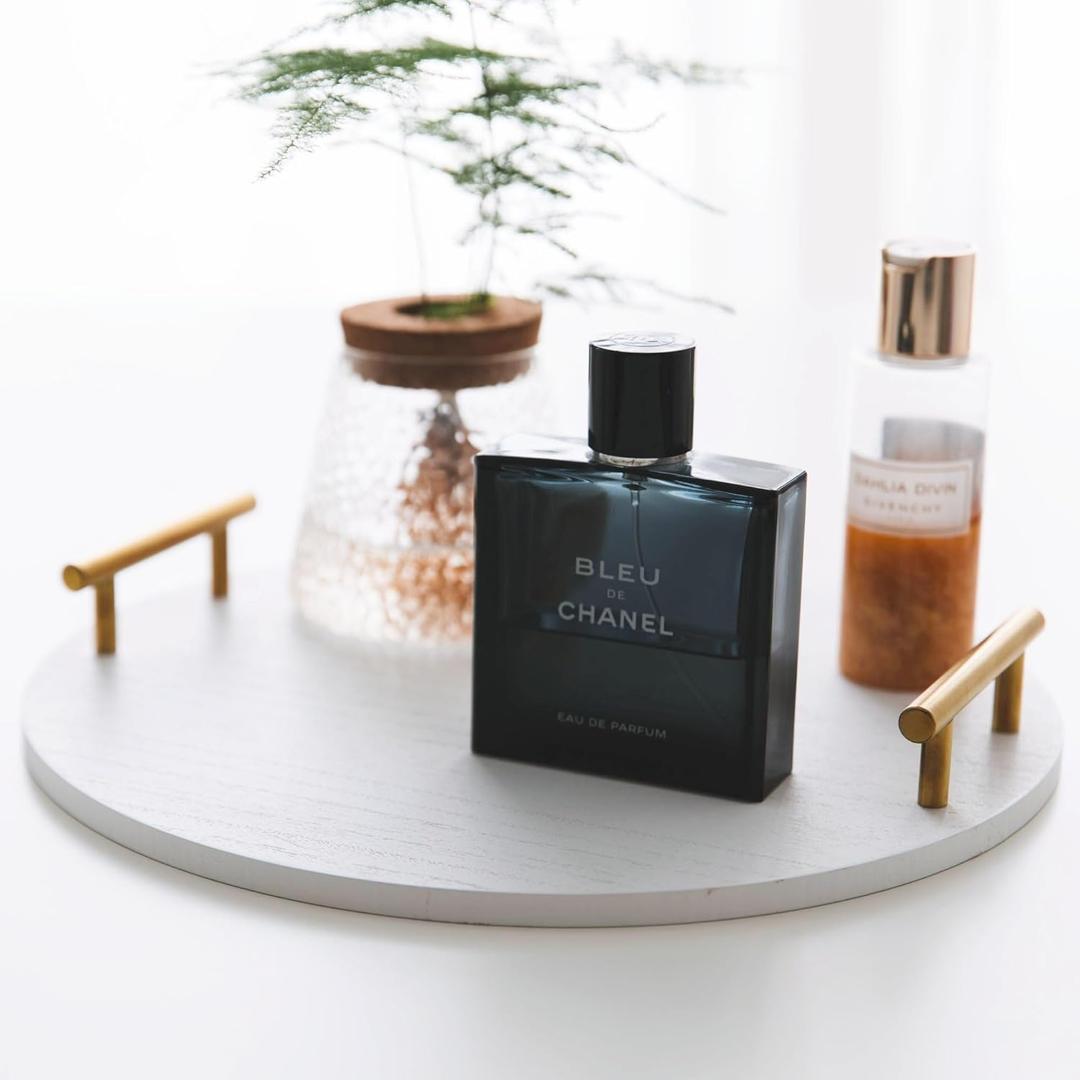 Defined Deco Round Tray for Home Decor, 12 in White Wood Circle with Shiny Gold Handle, Decorative Round Tray for Coffee Table, Kitchen, Living Room, Bedroom