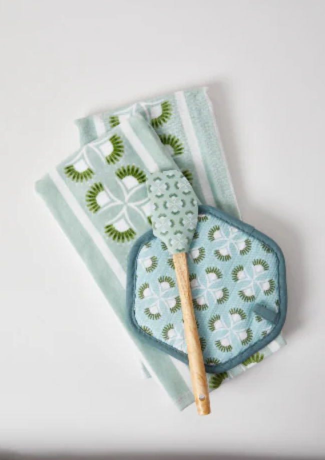 Silicone Spatula with Wood Handle Heat Resistant, Baking, cooking and Mixing Spatulas, Modern Farmhouse Kitchen Décor, Gift for Chef, Cooks, Housewarming Gift, Bee, Pack Of 2