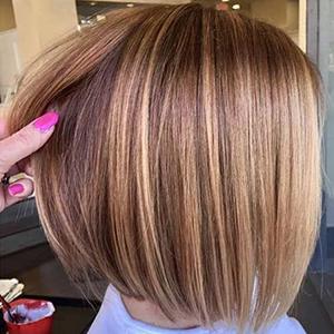 TISHINING Side Part Layered Burgundy Short Bob Wigs for White Women Ombre Burgundy Mix Blonde Bob Straight Hair Wig with Dark Roots Synthetic Natural Looking Daily Party Wig(12 inch)