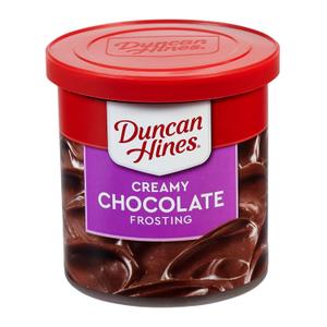 Duncan Hines Creamy Chocolate Flavored Frosting, 16 oz.
Creamy Chocolate flavored frosting; add to cakes, cookies & brownies; great for special occasions & everyday treats, 16 oz., BBD 02/16/2027