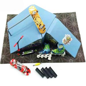 Fingertip Skate Park Kit: Mini Skateboard & Shoe Set 