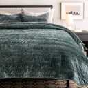 EVERGRACE Luxury Ruched Velvet Quilt King Size, Ultra Soft Bedspread Coverlet Set, Lightweight Velvet Comforter, Quilted Bedding Cover with 2 Matching Shams for All Season, Dark Green | Luxe Velvet, Soft, Opulent Sheen, Beautiful Colors, Oversized, Oeko-Tex Certified