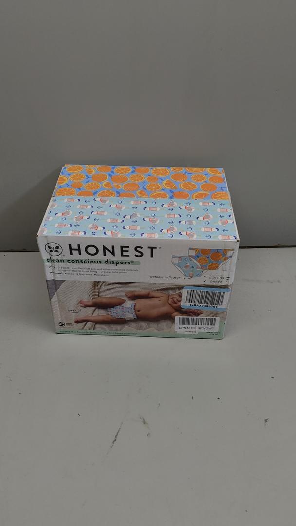 The Honest Company Clean Conscious Diapers for Delicate Skin | Up to 100% Leakproof | Hypoallergenic, Fragrance Free | Gender Neutral | Club Box, Size 3 (16-28 lbs), 62 Count (Prints May Vary)