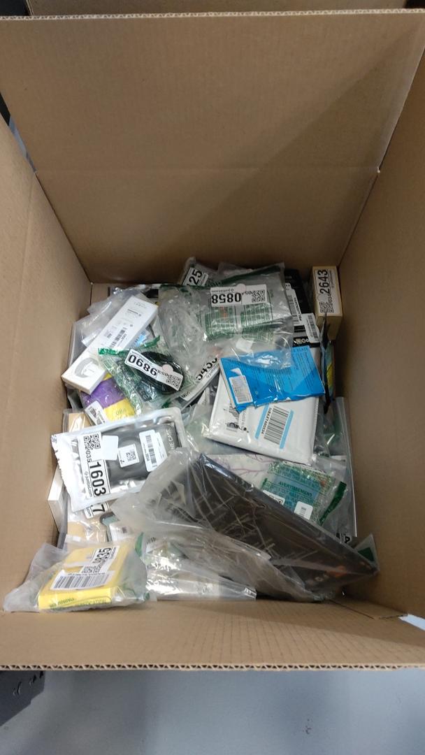 Box of Mixed Accessories for Phone/Watch/iPad/Tablet Retail is Estimated