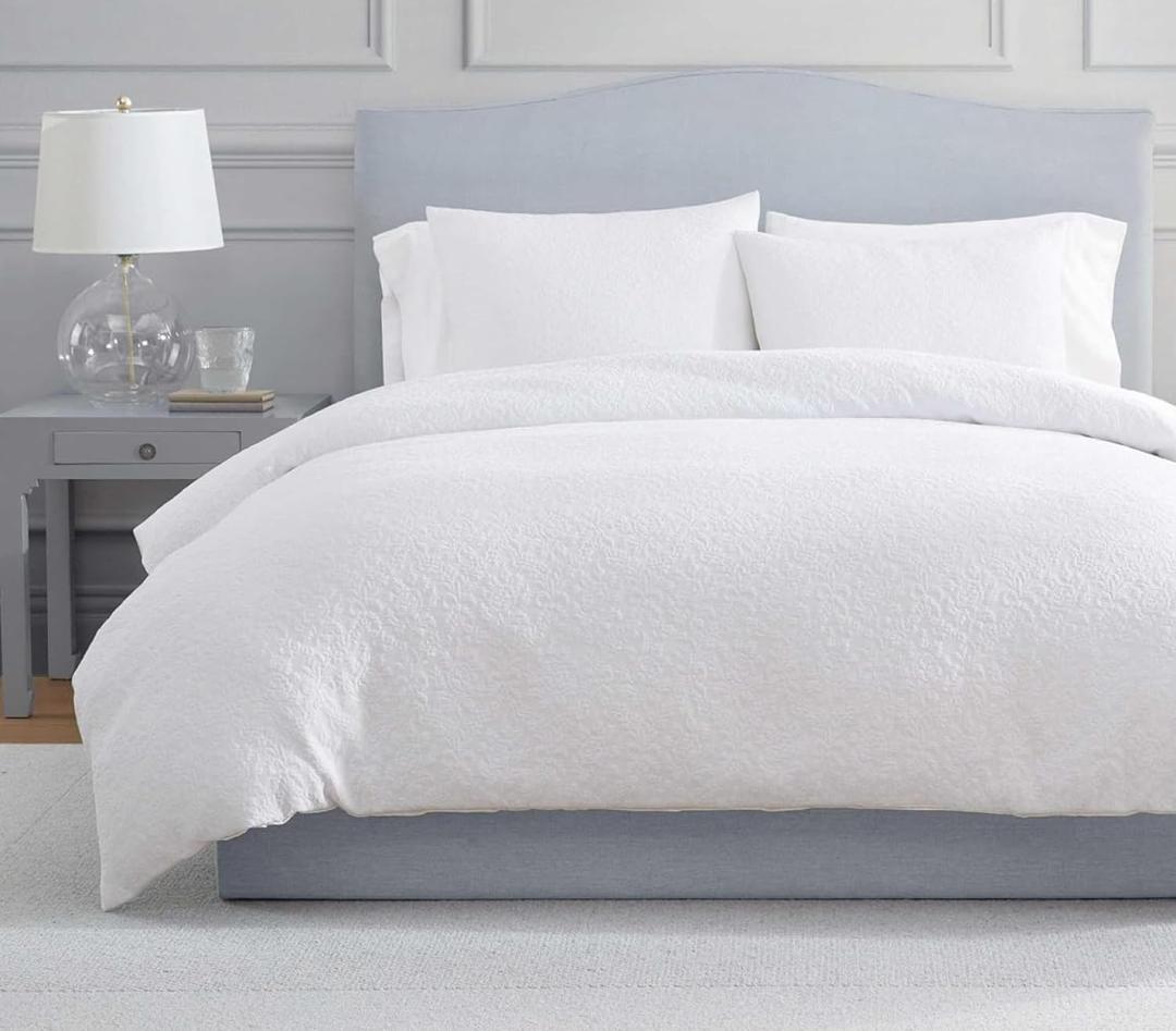 Martha Stewart - Queen Comforter Set, Naturally Soft Cotton-Rich Jacquard Bedding w/Matching Pillowcases, Textured 3 Piece Bed Set (Garden Trellis White)
