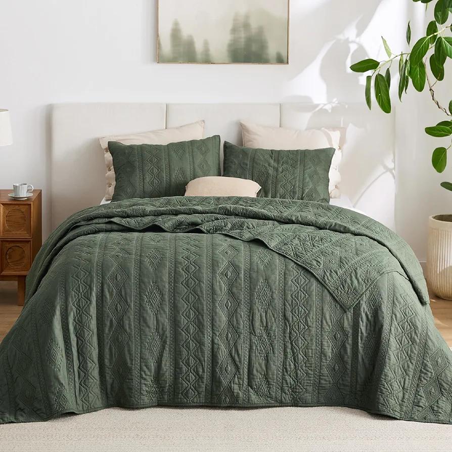 Bedsure 100% Cotton Quilt Set, Lightweight King Bedspread, Olive Green Cozy Bedding Coverlet 3-Piece with Pillow Shams in Geometric Pattern for All Season, 106x96 inches, 100% Cotton Voile