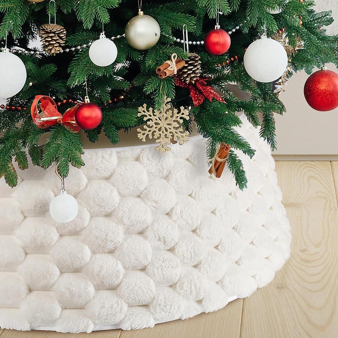 28 Inch Christmas Tree Collar, White Plush Faux Fur with Weaving Textured Pattern, Soft Fluffy Xmas Tree Ring Boho Tree Skirt for Holiday Decorations Indoor Home Decor