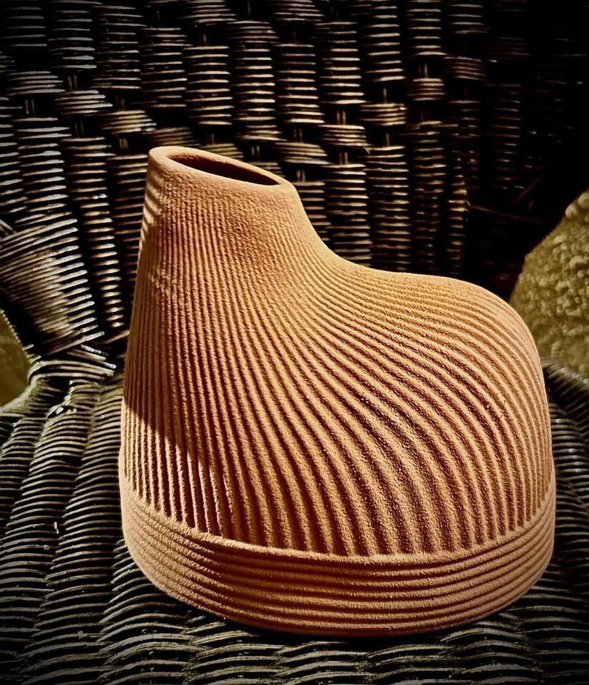 Porcelain Vase 8 x 6 x 7 Inch Beige