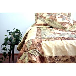 Tache Elegant Floral Patchwork Log Cabin Green Gold Brown Cottage Quilt Sets (Star-Crossed, Twin)