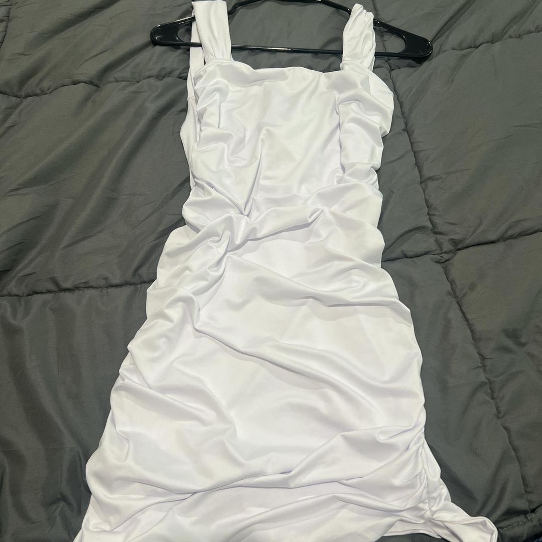 Dress White Size S ( no Brand) Dress White Size S ( no Brand)