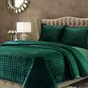 Tribeca Living Velvet Twin Quilt Set, Two-Piece Box Stitch Bedding Set Includes One Oversized Quilt & One Sham Pillowcase, 260GSM Super Soft Velvet, Florence/Emerald Green