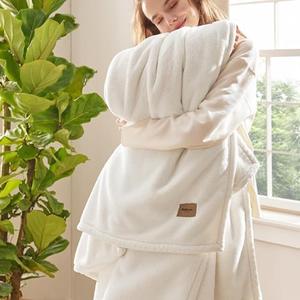 Bedsure Twin Blanket for Bed, Thick Heavy Warm Blankets for Winter, GentleSoft Cozy Soft Thick Fleece Fluffy Throws for Room Fall Decor, Anti-Static 500Gsm Design,, Cream, 50x60 Inch