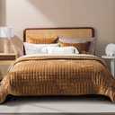 RECYCO Luxury Velvet Quilt Set Full Queen Size Bedding Sets, Ultra Soft Velvet Comforter Set, Lightweight Channel Box Stitch Oversized Bedspread Coverlet for All Season, with 2 Shams, Caramel Gold