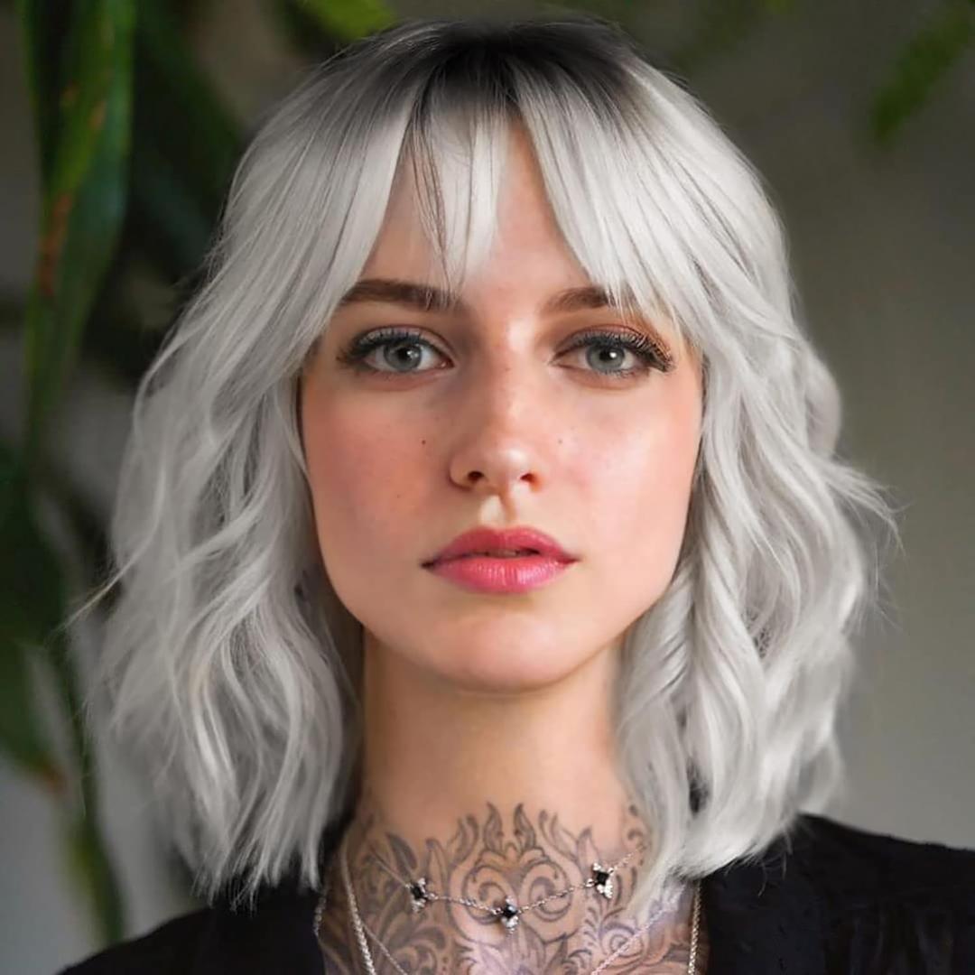 Short White Silver Wig with Bangs Ombre Grey Wigs for Women Girls Wavy Bob Wig Shoulder Length Synthetic Hair Dark Roots Wig for Halloween Cosplay Party Daily (14 Inches)