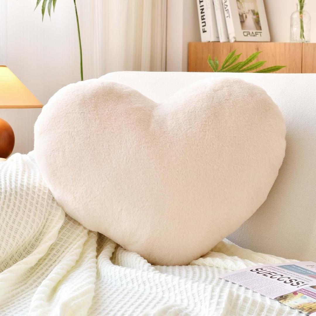 XVTRU Beige Heart Pillows, Cute Heart Decorative Pillow, Heart Shaped Throw Pillows for Bed, Faux Rabbit Fur Plush Hoom Decor Pillow Cushion for Chair Sofa Living Room (Large-19.6"x15.7")