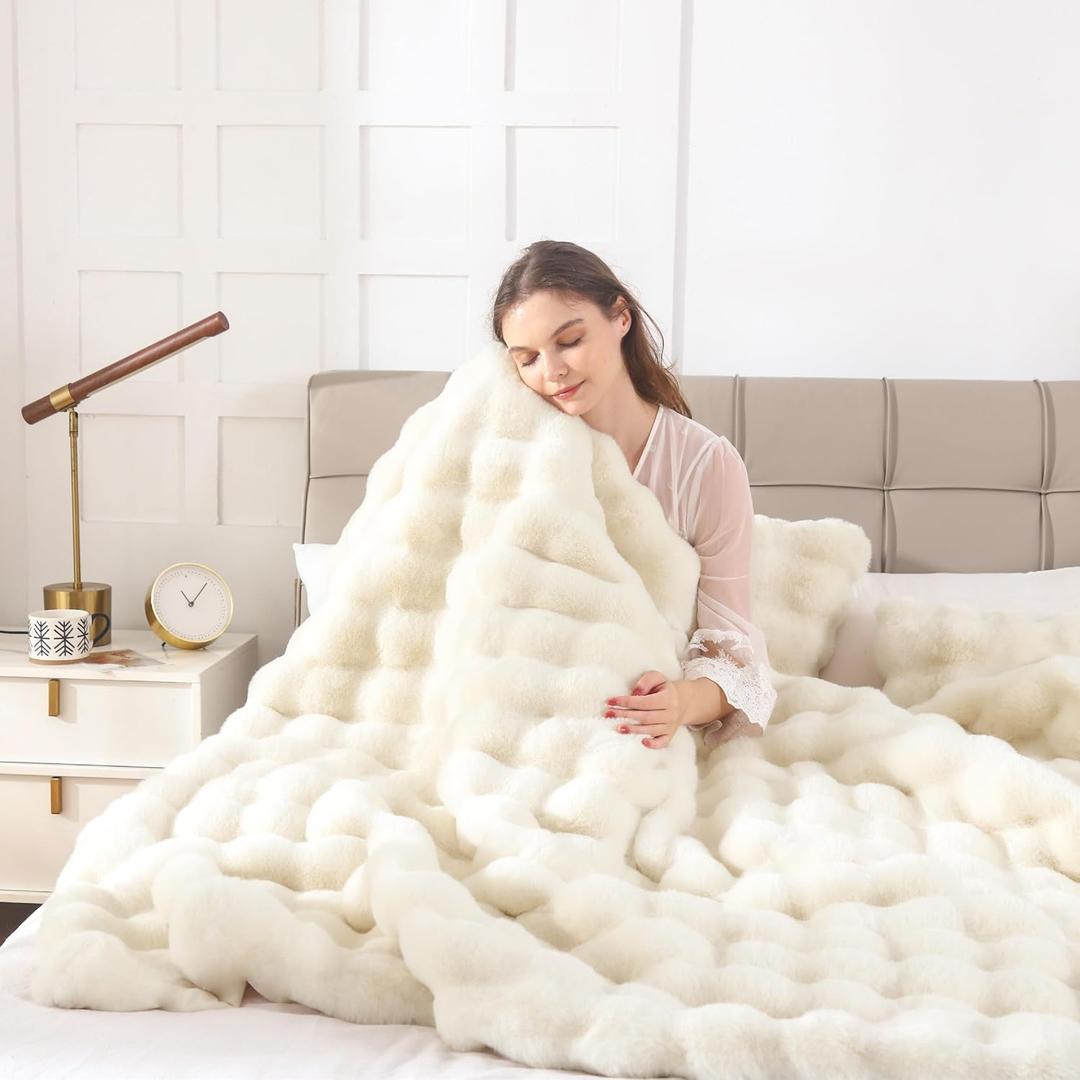 Luxury Faux Fur Throw Blanket, 50"x60" Fluffy Bubble Blanket, 1000GSM Ultra Soft Reversible Rabbit Fur Blanket for Couch Sofa, Cream White