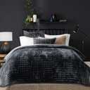 RECYCO Luxury Velvet Quilt Set Full Queen Size Bedding Sets, Ultra Soft Velvet Comforter Set, Lightweight Channel Box Stitch Oversized Bedspread Coverlet for All Season, with 2 Shams, Black