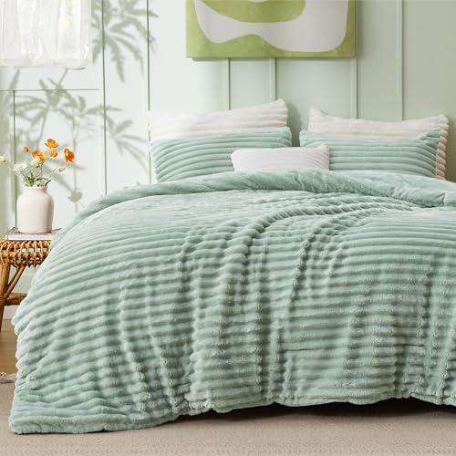 Bedsure Cal King Comforter Set - GentleSoft™ 3 Pieces Double-Side Fleece Fluffy Sage Green Comforter Set, Cozy Striped Room Decor Aesthetic, Luxury Cal King Bedding, 2 Pillowcases, 104x96 Inches