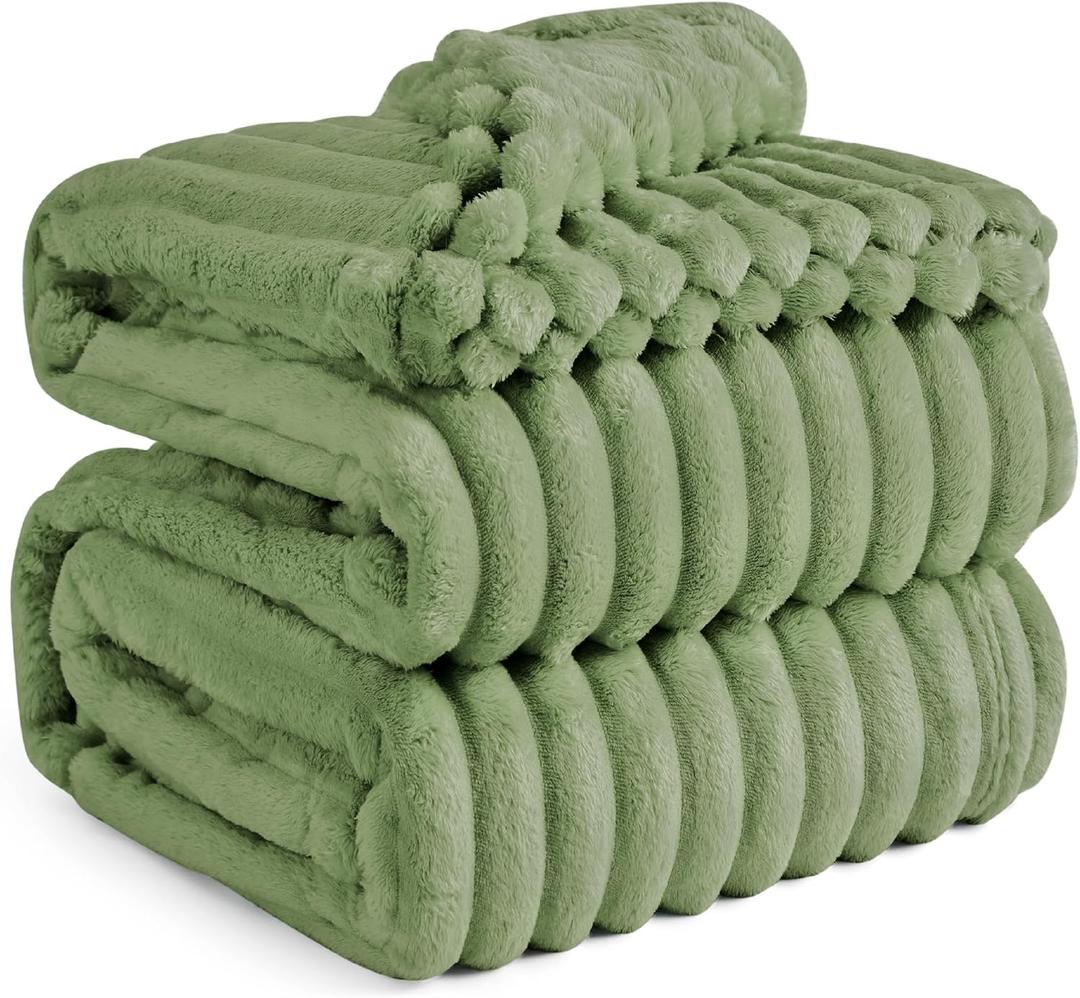 Bedsure GentleSoft Reseda Fleece King Blanket for Couch - Cozy Soft Blankets for Women, Cute Small Throws for Girls, 108x90 Inches