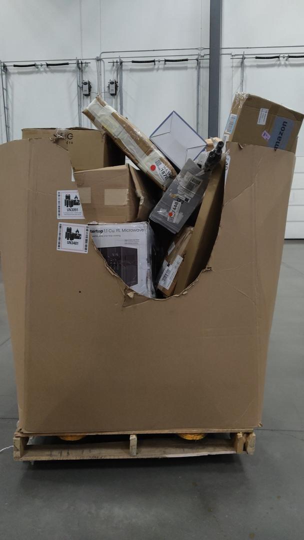 Pallet of salvage items