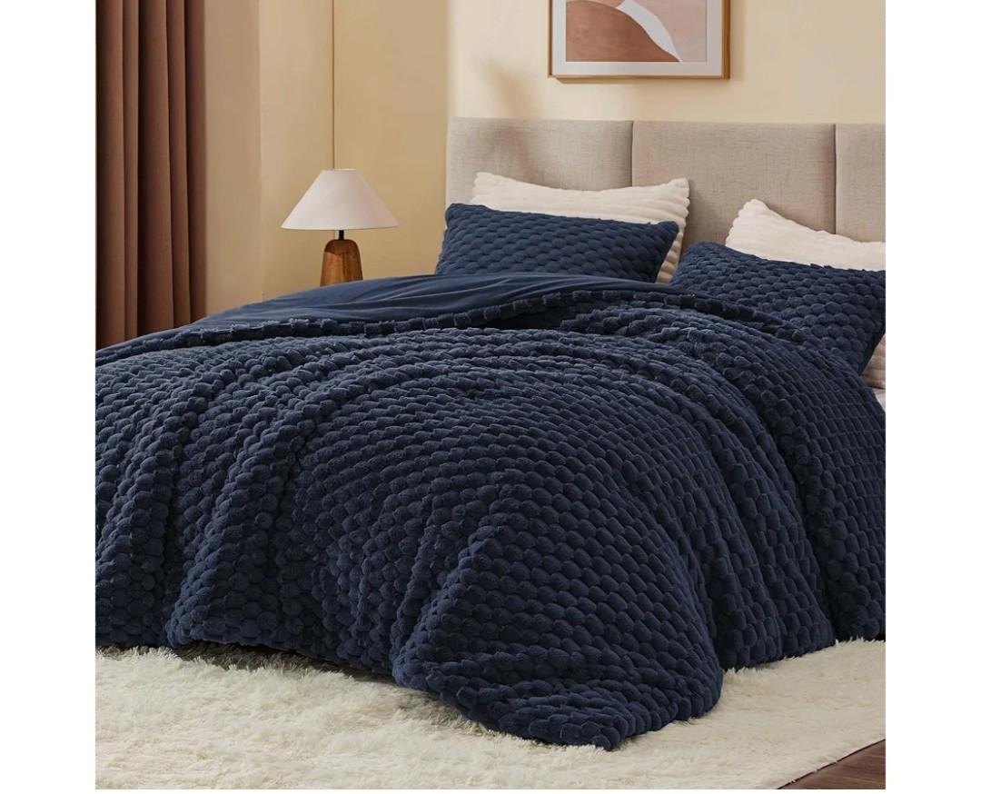 BEDELITE Fluffy King Size Comforter Set - Navy Blue Fleece Soft Comforter for King Size Bed, Luxury Warm Bedding Set for Winter, Fuzzy Bed Set 3 Pieces (1 Comforter, 2 Pillowcases)