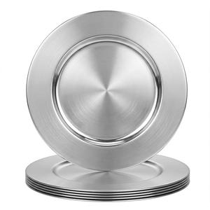 MAONAME Round Charger Plates Set of 6, 13 Inch Brown Charger for Dinner Plates, Farmhouse Faux Wood Plate Chargers, Rustic Table Chargers for Weddings, Party, Silver