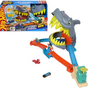 Hot Wheels Toy Car Track Set, City Shark Chomp Beach Playset with 1:64 Scale Die-Cast Vehicle. 2 Ways to Play, Knock Out the Shark or Get Eaten