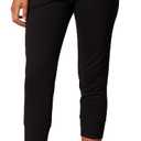 Amazon Essentials Women's Fleece Capri Jogger Sweatpants with Drawstring, Pull On (Large, Black)