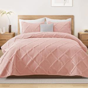 Exclusivo Mezcla Twin Size Quilt Set - Blush Pink Quilts Bedding Set with 2 Pillow Shams, Modern Bedspread with Striped Pattern, Soft Lightweight Bedspreads Coverlets for All Seasons (Twin (68"x88"))