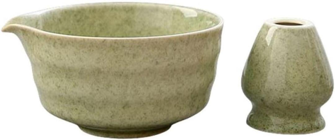 Matcha Bowl with Spout, 18 oz Large Ceramic Tea Bowl for Matcha Powder Tea Preparation (Light Green)